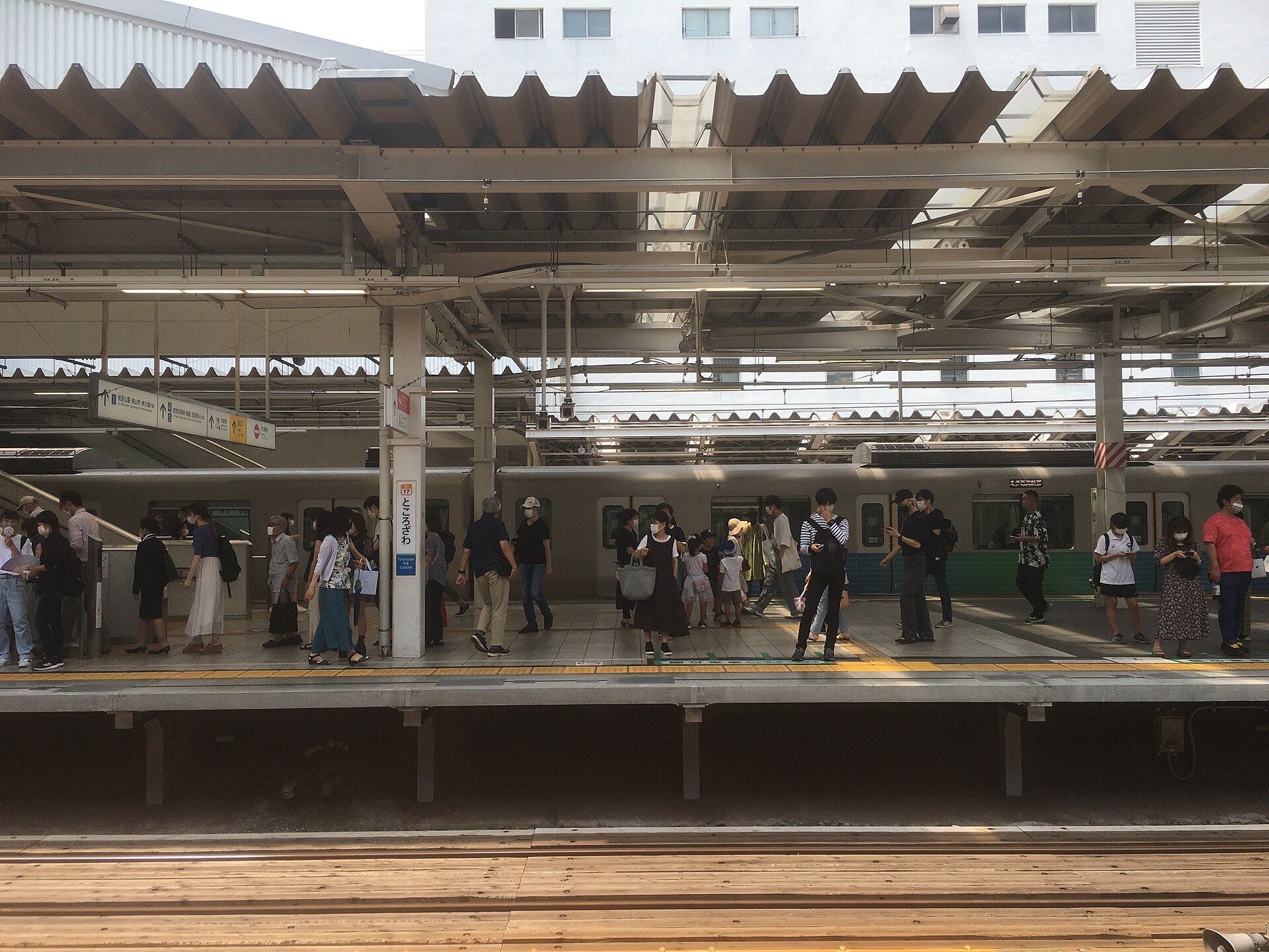 西武鉄道 所沢駅のホーム
