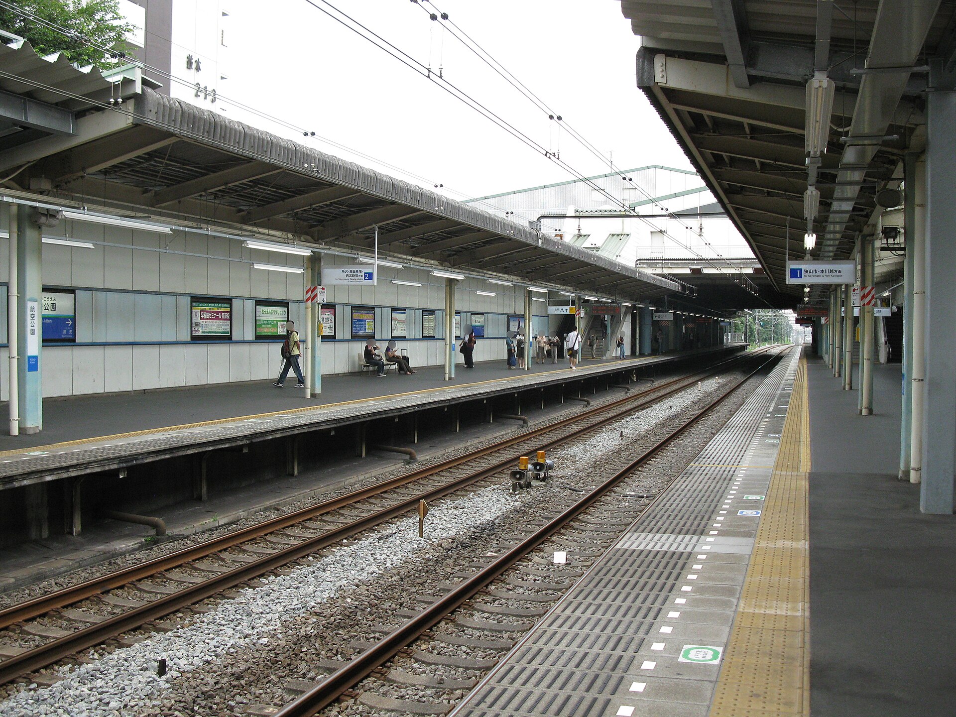 航空公園駅のホーム